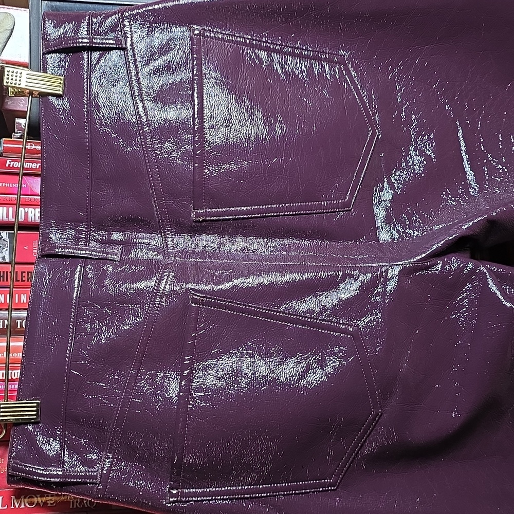 Express Modern Straight Super High Rise Burgandy Patent Jeans, Size 10 - Picture 13 of 15
